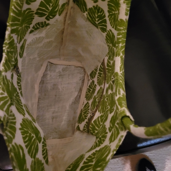 Green Leaf Patterned Tote Bag - Picture 2 of 3
